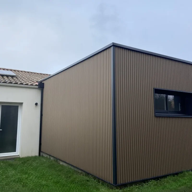 Réalisation de bardage par MAB Conception, menuisier à Dompierre sur Yon
